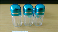 Le piccole bottiglie di pillola di plastica riutilizzabili svuotano i contenitori di plastica della pillola per la singola capsula