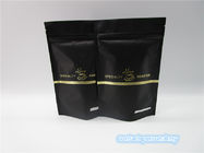 I sacchetti di plastica che imballano, logo della polvere del caffè hanno stampato il nero opaco d'imballaggio del chicco di caffè