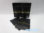 I sacchetti di plastica che imballano, logo della polvere del caffè hanno stampato il nero opaco d'imballaggio del chicco di caffè