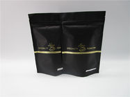 L'imballaggio biodegradabile del sacchetto della stagnola dei chicchi di caffè corrisponde su alle fave di cacao dei chiodi di garofano