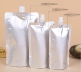 La stagnola d'imballaggio del sacchetto normale d'argento del becco sta sui pacchetti liquidi del becco della bevanda della birra del prodotto disinfettante