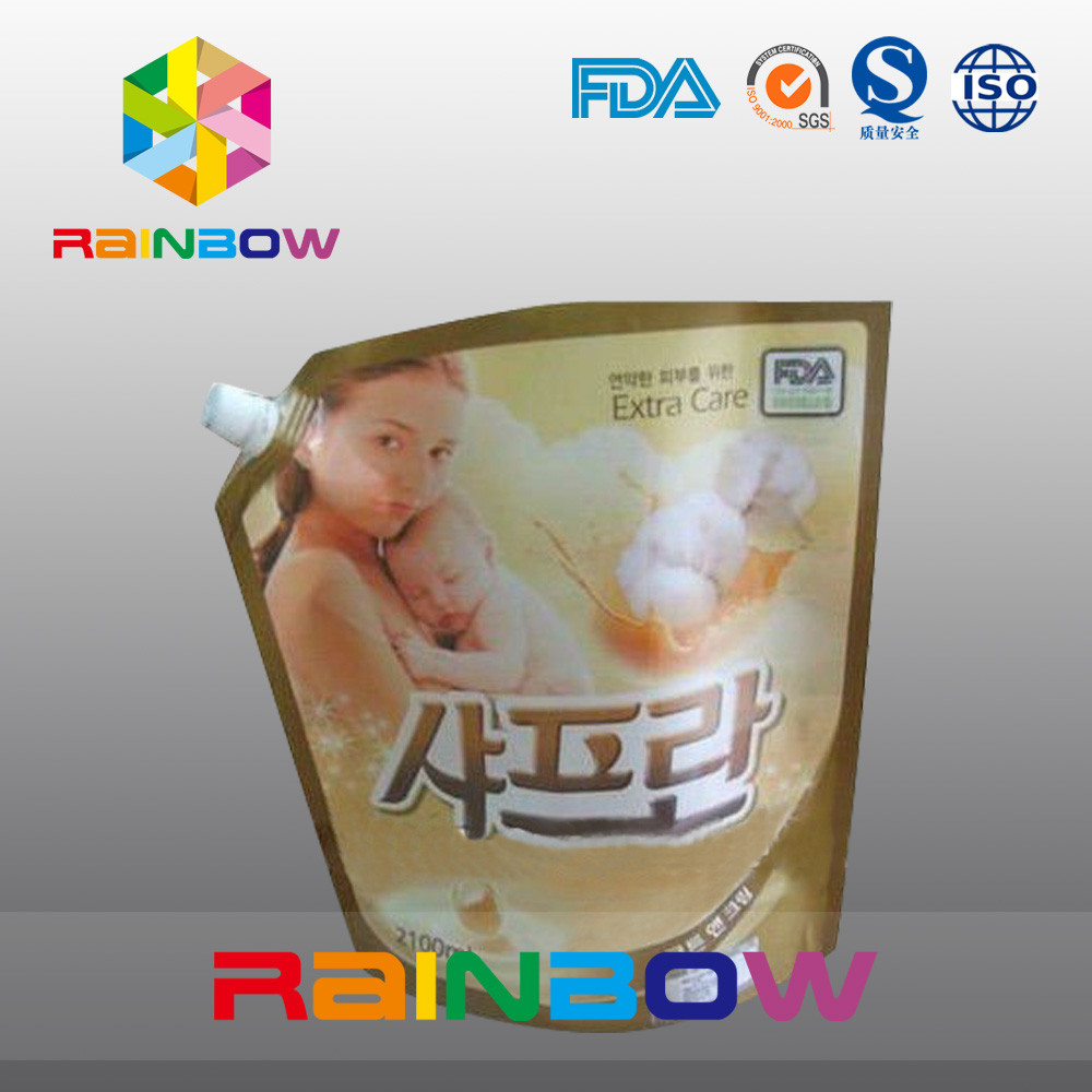 L'abitudine ha stampato il commestibile sta sul sacchetto del becco che imballa per gli alimenti per bambini/latte