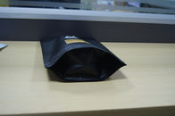 I sacchetti di plastica di Moyee che imballano nero opaco stanno sul sacchetto con la borsa di caffè della valvola