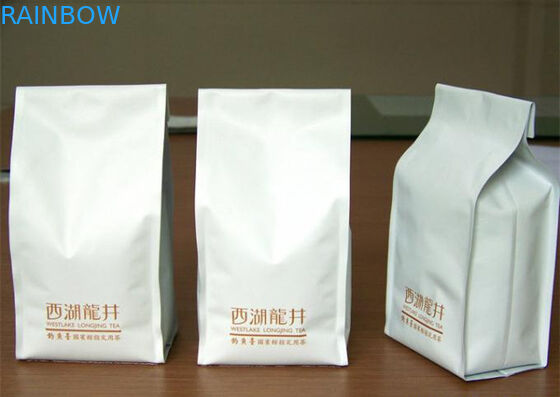 I sacchetti d'imballaggio del quadrato del tè ceramico della guarnizione stanno sul rinforzo laterale