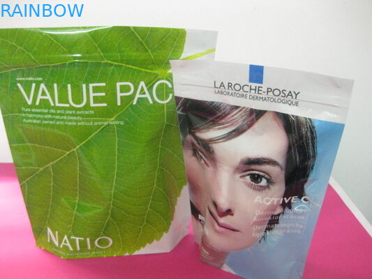 L'imballaggio cosmetico dei sacchetti di plastica di stampa corrisponde su a La Roche Posay