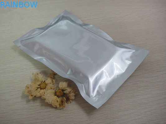 Ermetico stia sul sacchetto della stagnola che imballa la borsa d'argento verticale del di alluminio con la chiusura lampo ed il becco