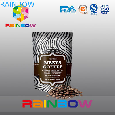 Stia sui sacchetti di plastica che imballano la borsa dei chicchi di caffè del di alluminio con la valvola e la chiusura lampo