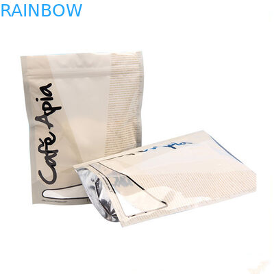 Le borse d'imballaggio curve graziose del tè di Lipton stanno sul sacchetto su misura