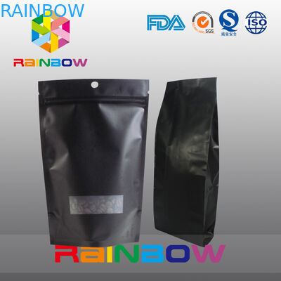 L'imballaggio nero dei sacchetti di plastica di 70g 100g 250g 500g sta sulla borsa del chicco di caffè con la valvola