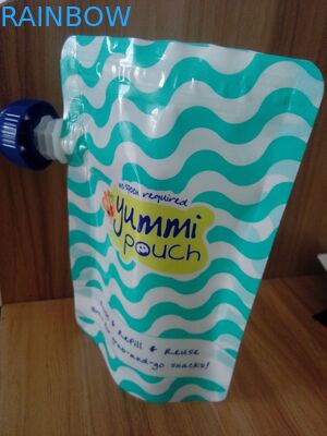 L'imballaggio impermeabile riutilizzabile del sacchetto del becco sta sul sacchetto a chiusura lampo degli alimenti per bambini con il becco