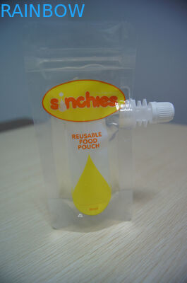 L'imballaggio impermeabile riutilizzabile del sacchetto del becco sta sul sacchetto a chiusura lampo degli alimenti per bambini con il becco