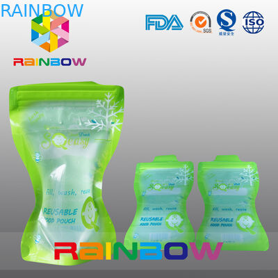 Il sacchetto liquido del becco che imballa, sta sul sacchetto del bambino con il becco