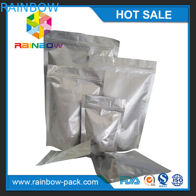 L'abitudine ha graduato il secondo la misura di alluminio sta sulla borsa a chiusura lampo per stoccaggio dello spuntino dell'alimento