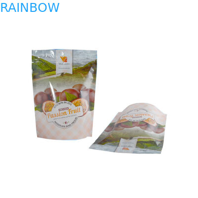 Lo spuntino a chiusura lampo sta sui sacchetti di plastica che imballano per l'imballaggio della frutta secca