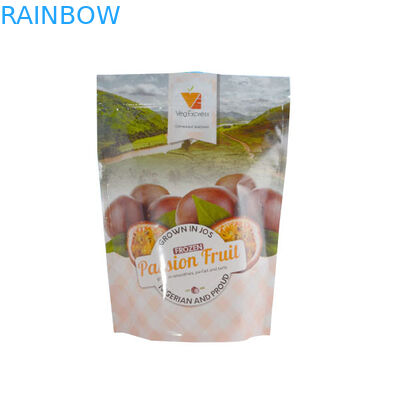 Lo spuntino a chiusura lampo sta sui sacchetti di plastica che imballano per l'imballaggio della frutta secca