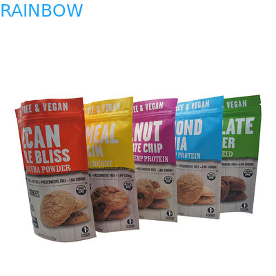 Stia sui sacchetti di plastica della borsa della chiusura lampo che imballano per il biscotto dei biscotti di pepita di cioccolato