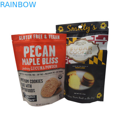 Stia sui sacchetti di plastica della borsa della chiusura lampo che imballano per il biscotto dei biscotti di pepita di cioccolato