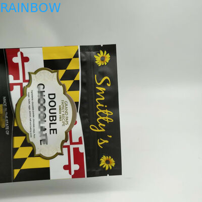 Stia sulla borsa dello spuntino che imballa l'angolo rotondo della guarnizione laterale tre con la chiusura lampo