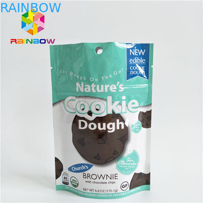 La borsa a chiusura lampo di alluminio che imballa, stagnola dello spuntino ha laminato sta sulle borse per lo zucchero filato