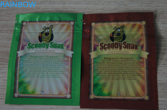 Materiali laminati stanno sulla stampa di rotocalco del sacchetto con il foro rotondo di caduta