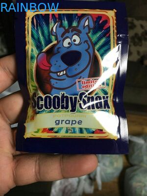 Materiali laminati stanno sulla stampa di rotocalco del sacchetto con il foro rotondo di caduta