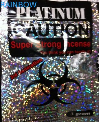 Materiali laminati stanno sulla stampa di rotocalco del sacchetto con il foro rotondo di caduta