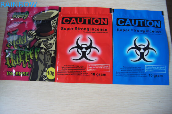 Materiali laminati stanno sulla stampa di rotocalco del sacchetto con il foro rotondo di caduta