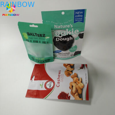 Variopinto stia sulla superficie di Matt delle borse del sacchetto con le tacche a chiusura lampo superiori dello strappo