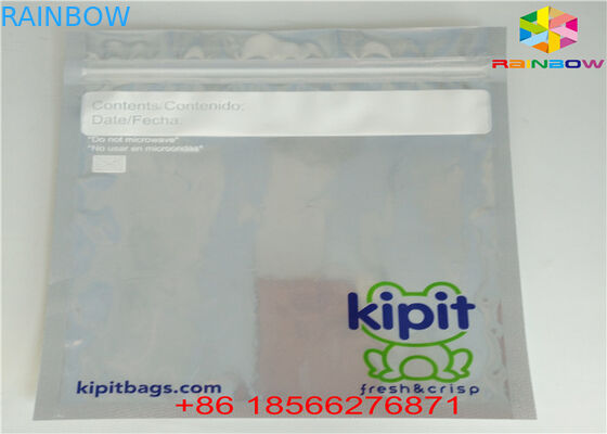 D'argento lucidi stanno su materia plastica d'imballaggio della borsa del foglio di alluminio del sacchetto la chiara