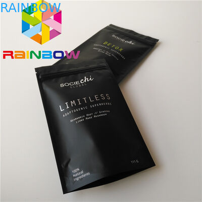 Il commestibile materiale sta sulla borsa di polvere a forma di cono di Moringa del sacchetto della chiusura lampo con la fodera della stagnola