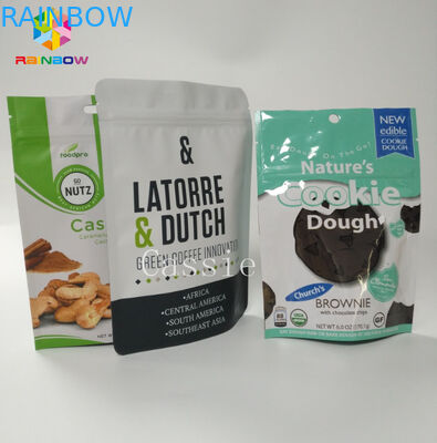 Lucidi di plastica risigillabili finiti stanno sul bene durevole di imballaggio per alimenti della borsa dello spuntino del sacchetto