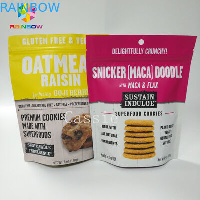 Lucidi di plastica risigillabili finiti stanno sul bene durevole di imballaggio per alimenti della borsa dello spuntino del sacchetto