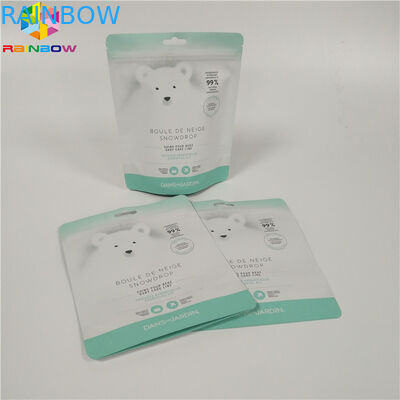 La cima della chiusura lampo sta sul corpo d'imballaggio del di alluminio del sale da bagno del sacchetto della stagnola sfrega le borse