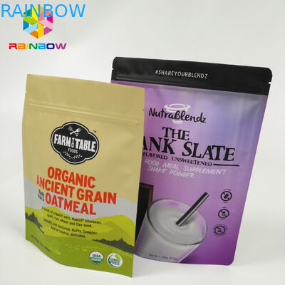 Il foglio di alluminio d'imballaggio della borsa risigillabile dello spuntino sta sul sacchetto della serratura dello zip di Doypack