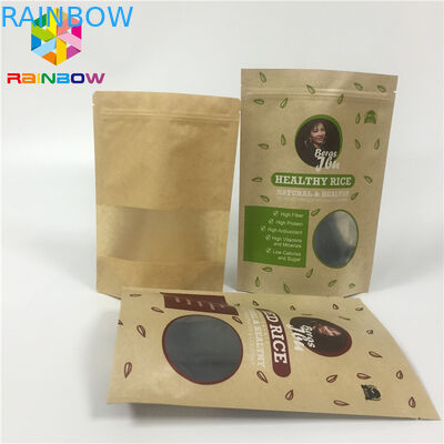 La carta kraft A chiusura lampo sta sul supporto di auto del di alluminio dei sacchetti a prova d'umidità per lo spuntino del dado