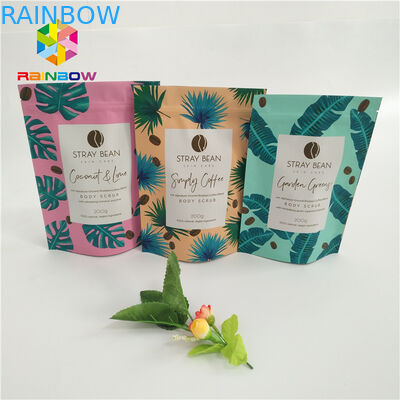 le borse di caffè laminate chiusura lampo palstic semplicemente bianche stanno sul sacchetto con le tacche a chiusura lampo dello strappo che imballano per 500g 1kg 3kg