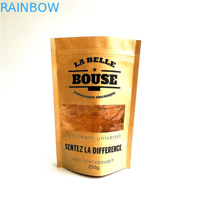 La serratura naturale su misura riciclabile dello zip dei sacchi di carta sta sul sacchetto con la finestra