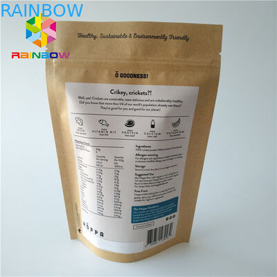 L'abitudine ha stampato l'alimento a chiusura lampo sta sulla superficie della metallina della carta kraft della borsa dell'imballaggio del sacchetto