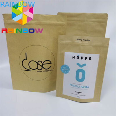 Le erbacce del caffè stanno sulla carta stampata abitudine delle borse del sacchetto che imballa la carta kraft