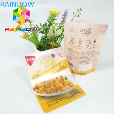 I sacchetti di plastica della chiusura lampo che imballano la storta stampata della salsa dell'alimento di vuoto stanno sulla borsa