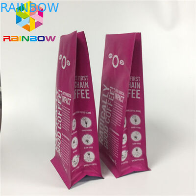 Il sacchetto del di alluminio che imballa, sta sul fondo piatto delle borse di caffè con la valvola