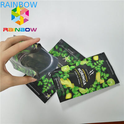 Materiali laminati stanno sulla polvere della foglia di Moringa delle borse del sacchetto che imballa con la chiusura lampo