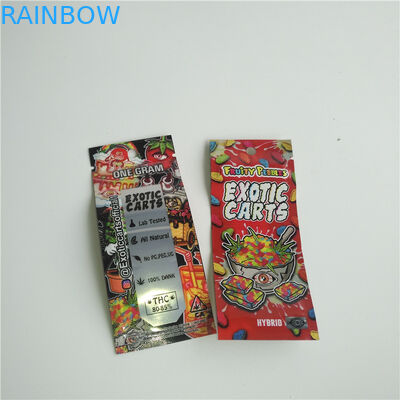 Le cartucce di CBD Vape risigillabili stanno sulla borsa di Mylar della chiusura lampo dei sacchetti per il carro armato di Vape