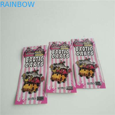 Le cartucce di CBD Vape risigillabili stanno sulla borsa di Mylar della chiusura lampo dei sacchetti per il carro armato di Vape