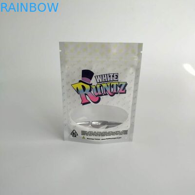 I sacchetti di plastica lucidi di Runtz che imballano la prova dell'odore stanno sulla borsa dei ragazzi della giungla di Runtz