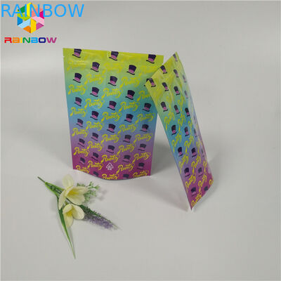 La borsa di Runtz della prova dell'odore dei biscotti a chiusura lampo sta sulla rotocalcografia resistente del bambino dei sacchetti