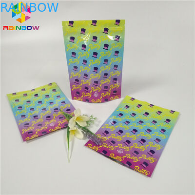 La borsa di Runtz della prova dell'odore dei biscotti a chiusura lampo sta sulla rotocalcografia resistente del bambino dei sacchetti