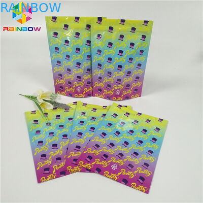 La borsa di Runtz della prova dell'odore dei biscotti a chiusura lampo sta sulla rotocalcografia resistente del bambino dei sacchetti