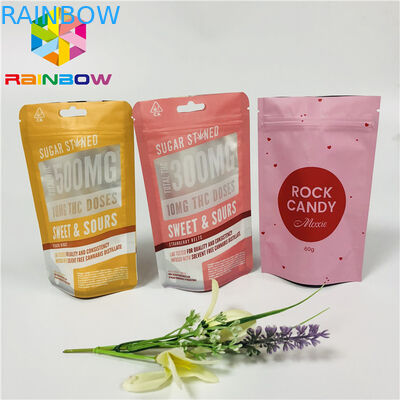 L'imballaggio dei sacchetti di plastica del commestibile laminato sta sul logo su misura sacchetto della chiusura lampo