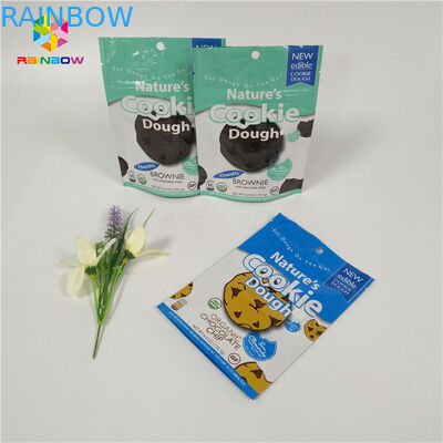 La chiusura lampo risigillabile di Doypack che sta sul  di alluminio insacca l'imballaggio dei biscotti